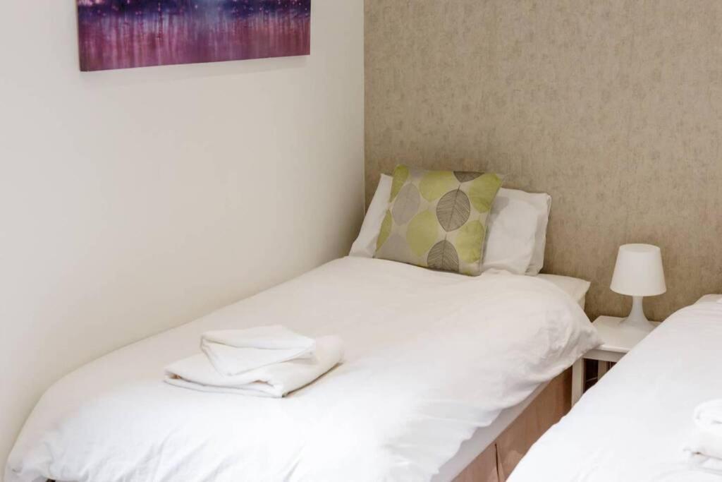 Stylish 2 Bed 2 Bath *Close To Beach And Centre With Parking* 伯恩茅斯 外观 照片